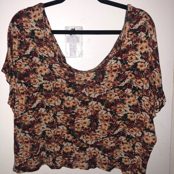 Tops - Floral crop top shirt
